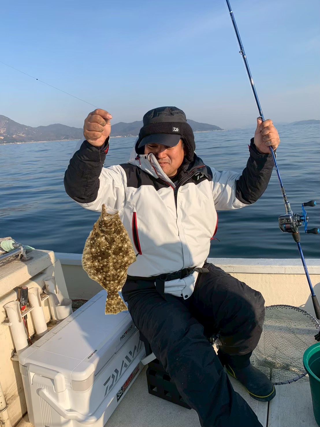 ヒラメを釣り上げたお客様