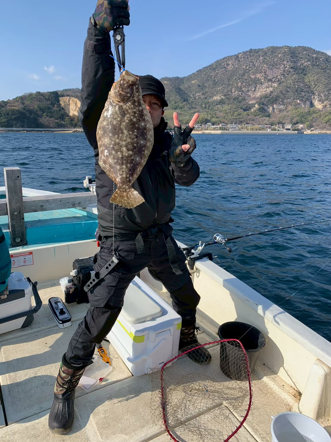 ヒラメを釣り上げたお客様