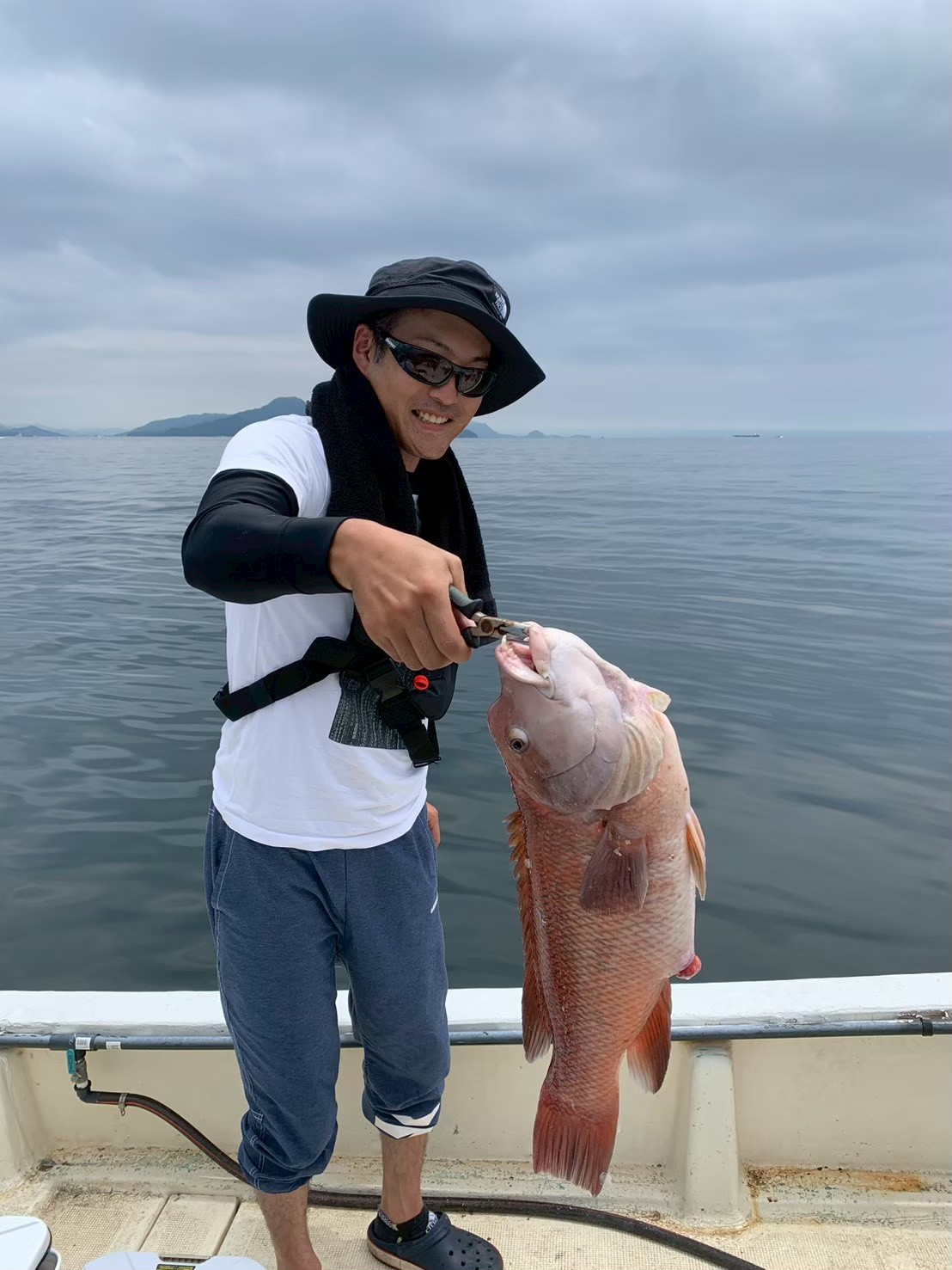 真鯛（良型）を釣り上げたお客様